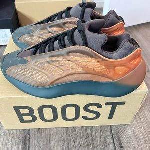 YEEZY 700 V3 size 8 men